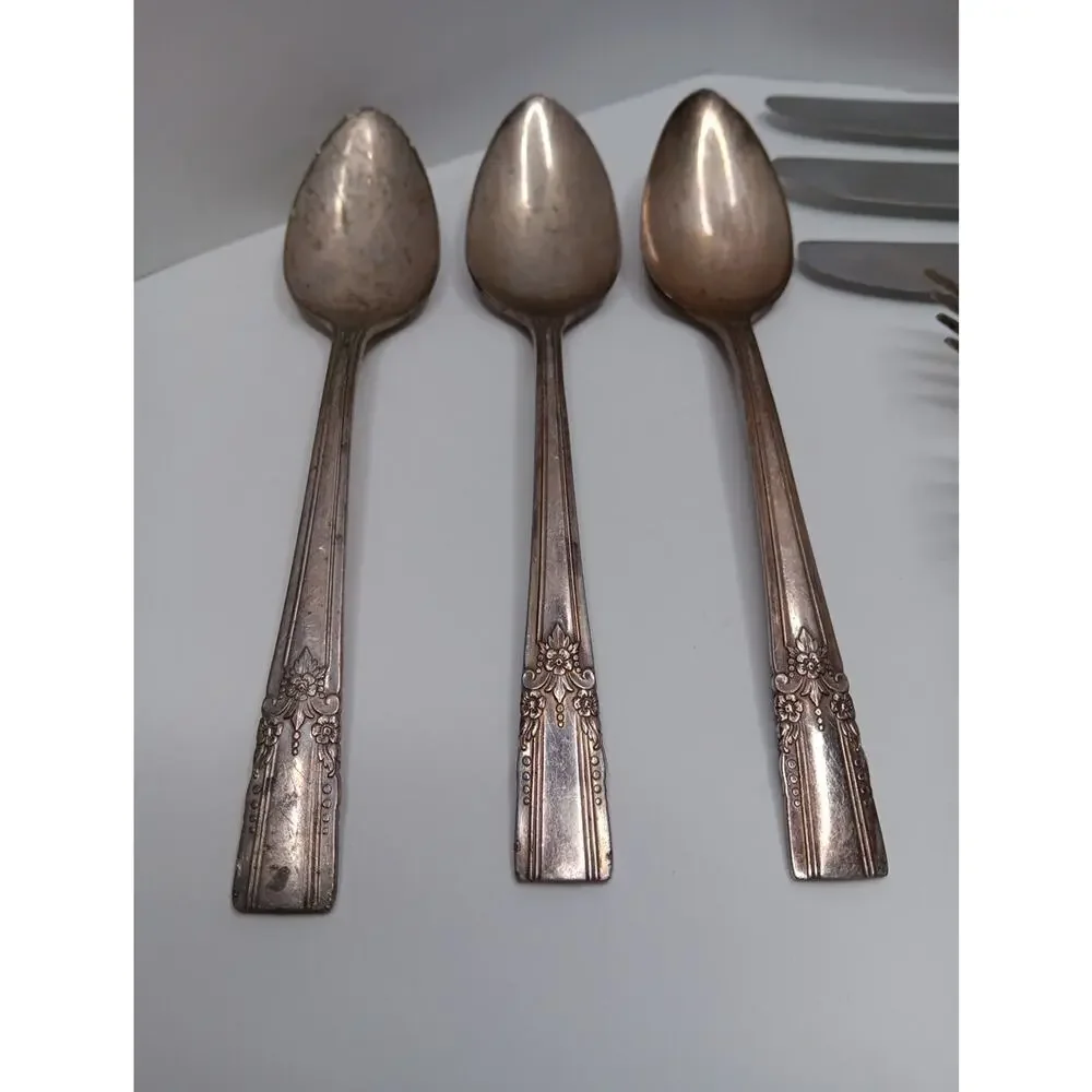 WM. A. Rogers Oneida LTD Artistic Pattern 1940 Partial Set